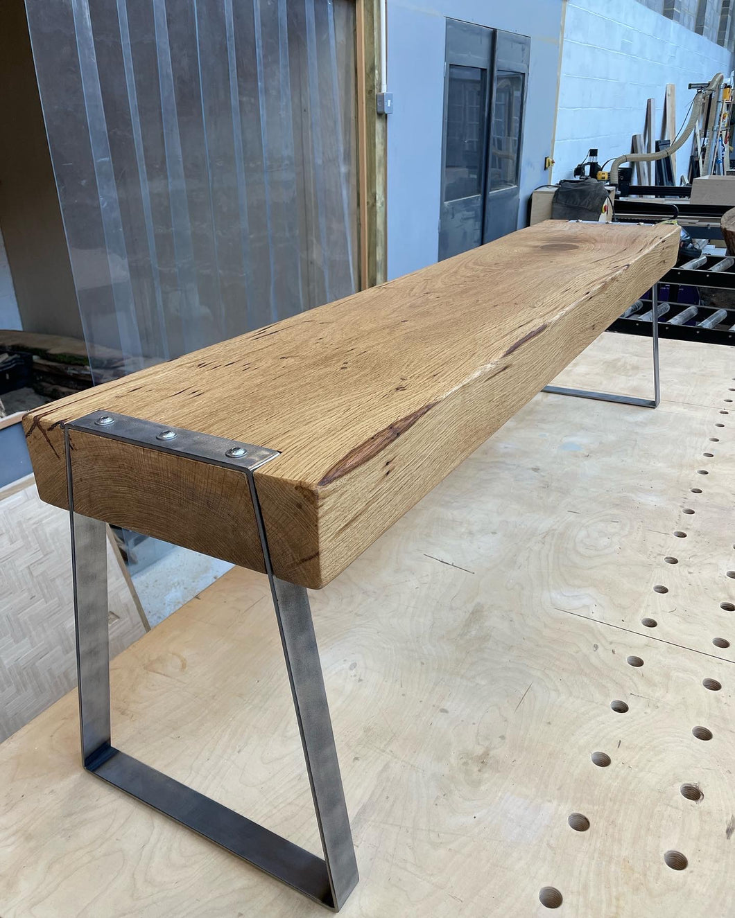 Dovetail tv bench - Solid oak beam - Industrial design