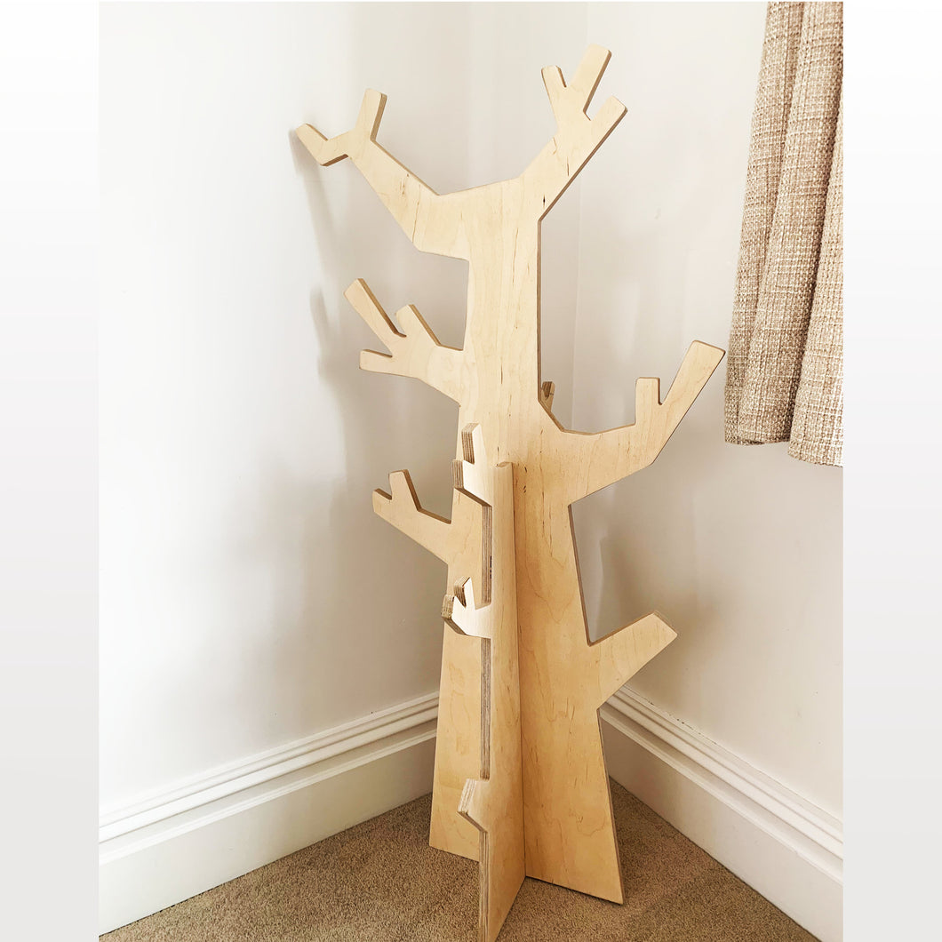 Tree coat stand for children